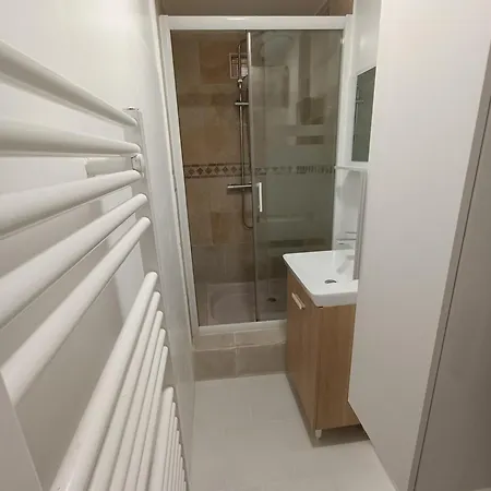 T3 Renove Avec Cour, Intra Muros Avignon Exterior photo