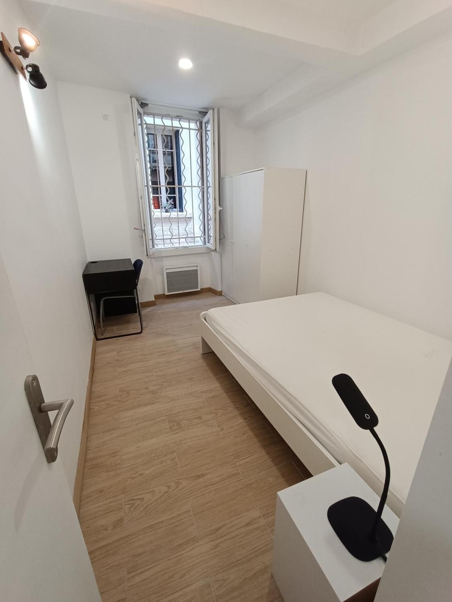 Apartment T3 Renove Avec Cour, Intra Muros Avignon
